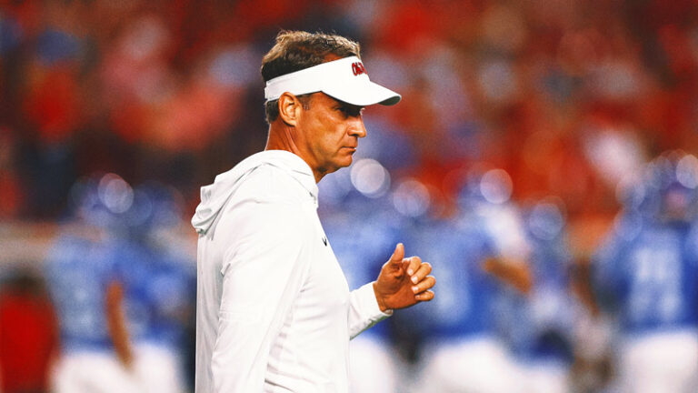 Pertarungan Seru Egg Bowl dan Masa Depan Kiffin