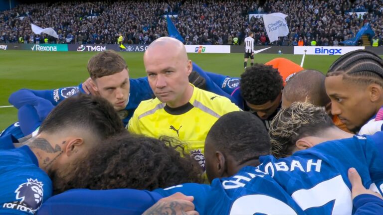 ‘What is going on?!’ | Bizarre scenes as Chelsea huddle around ref before kick-off!